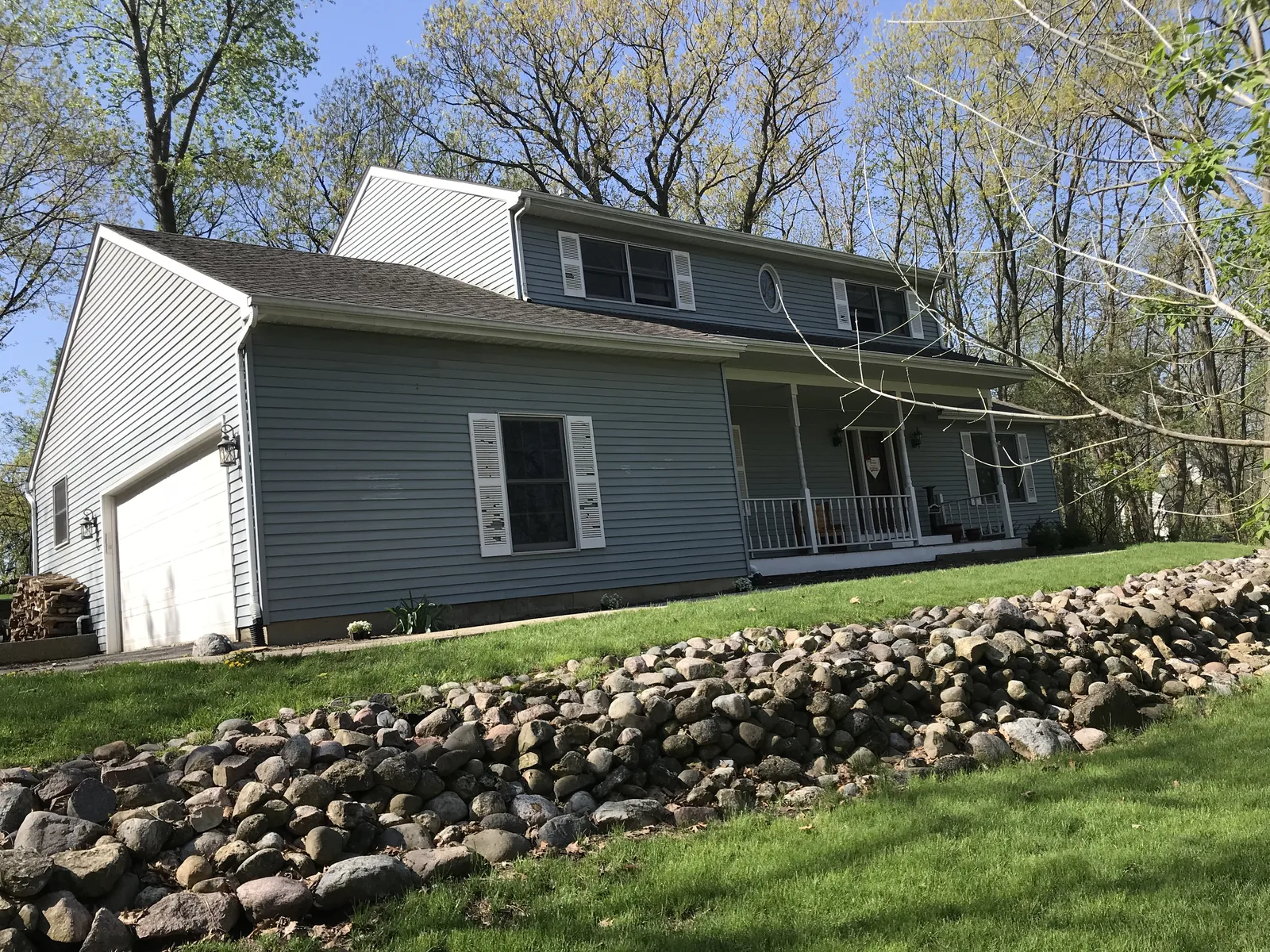 Antioch IL home before siding and exterior remodeling by Exterior Echelon