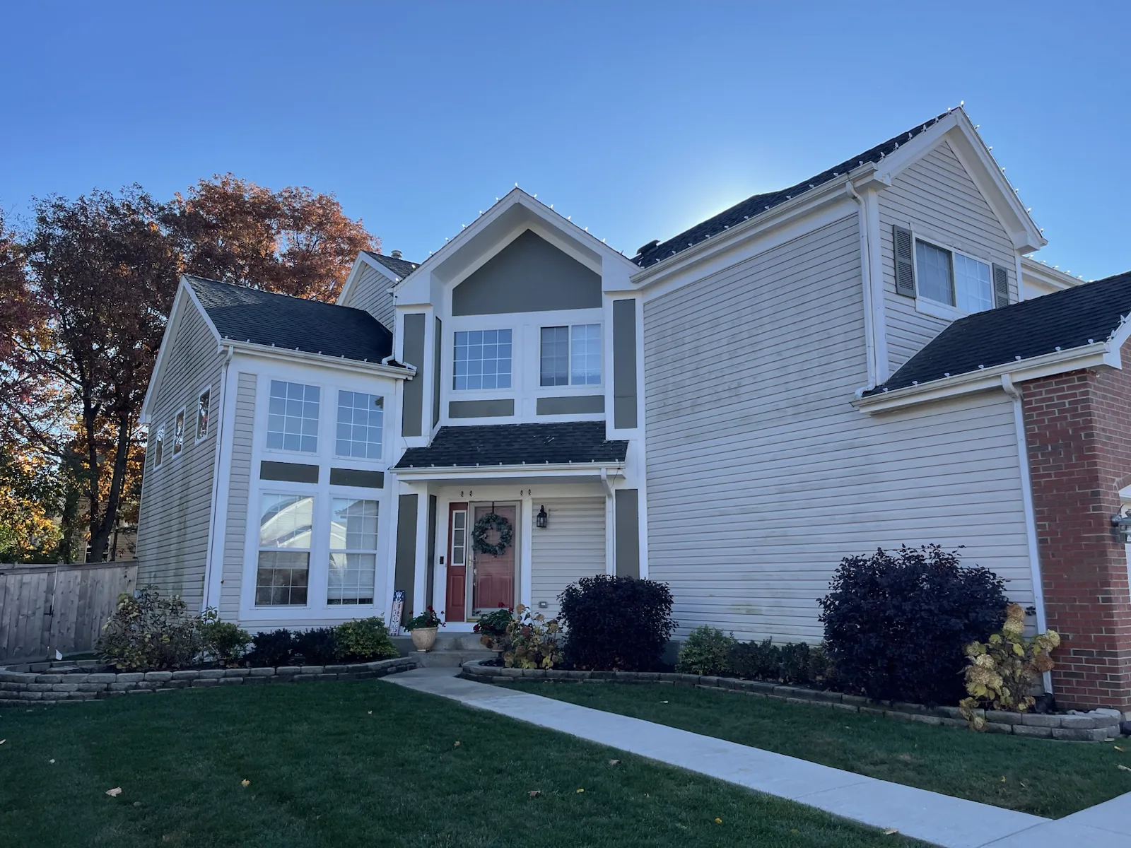 Gurnee IL home before siding work by Exterior Echelon